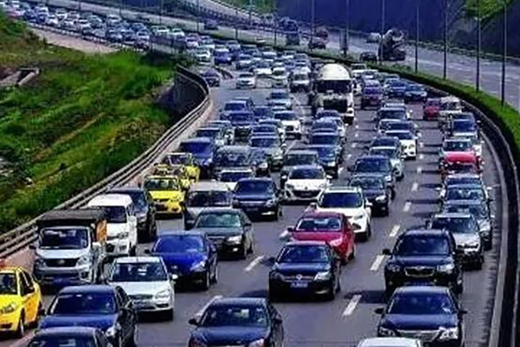 香港今天晚上出行的車輛探索，預(yù)設(shè)關(guān)鍵詞與夜色的交融